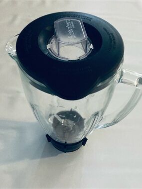 Oster Clear Glass Blender Pitcher with Black Lid